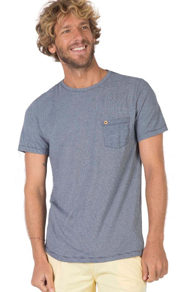 18044_C009_1-T-SHIRT-COM-BOLSO-LISTRADA