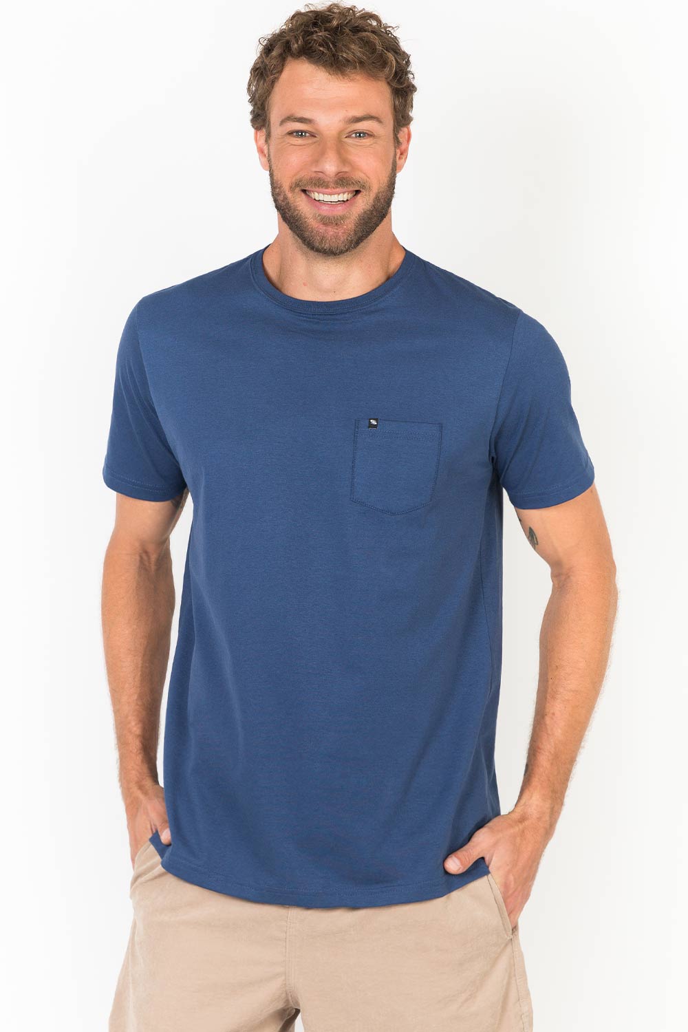 T-Shirt Básica Comfort Com Bolso Azul Marinho