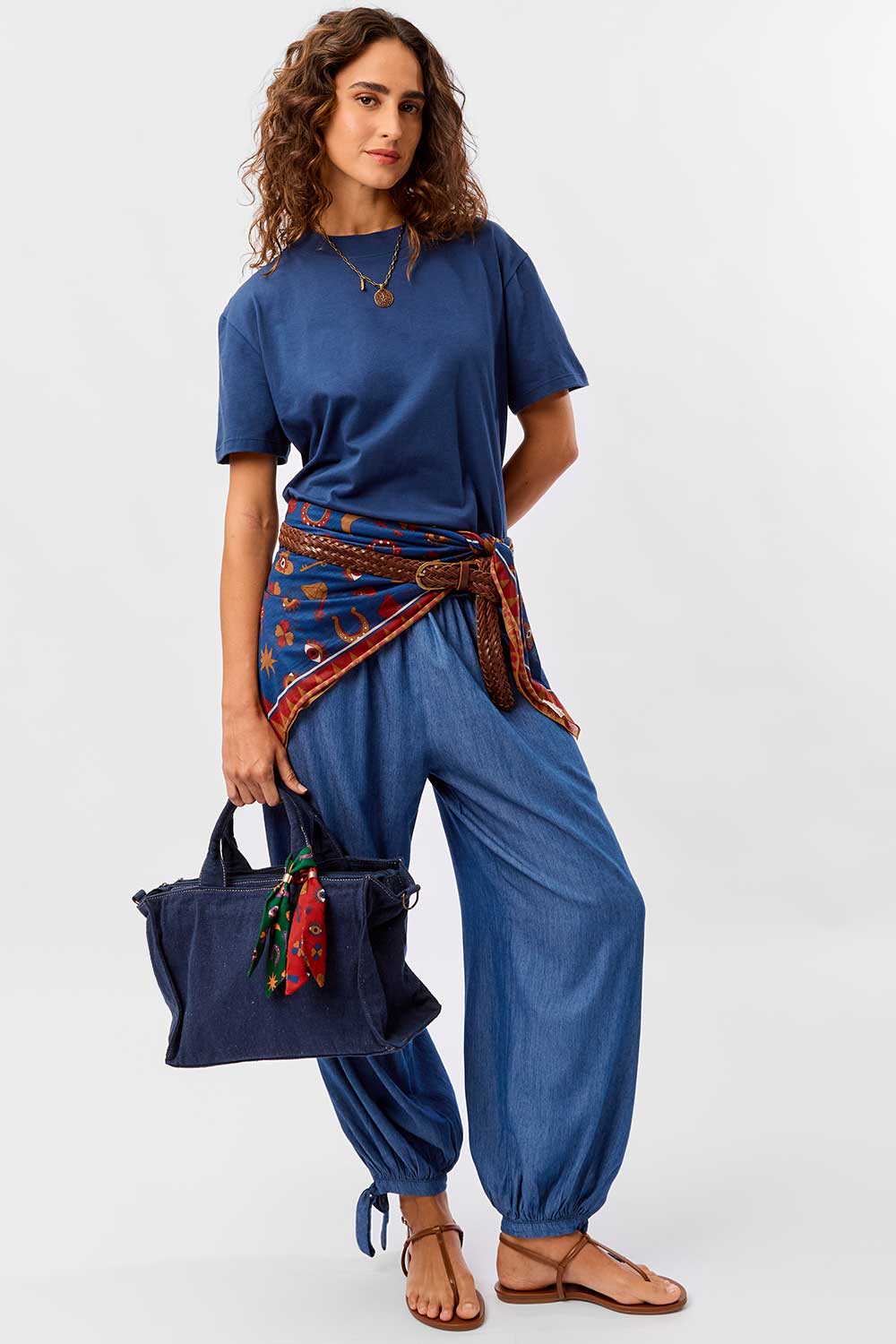 Calça Jeans Com Amarração Na Barra Azul Jeans